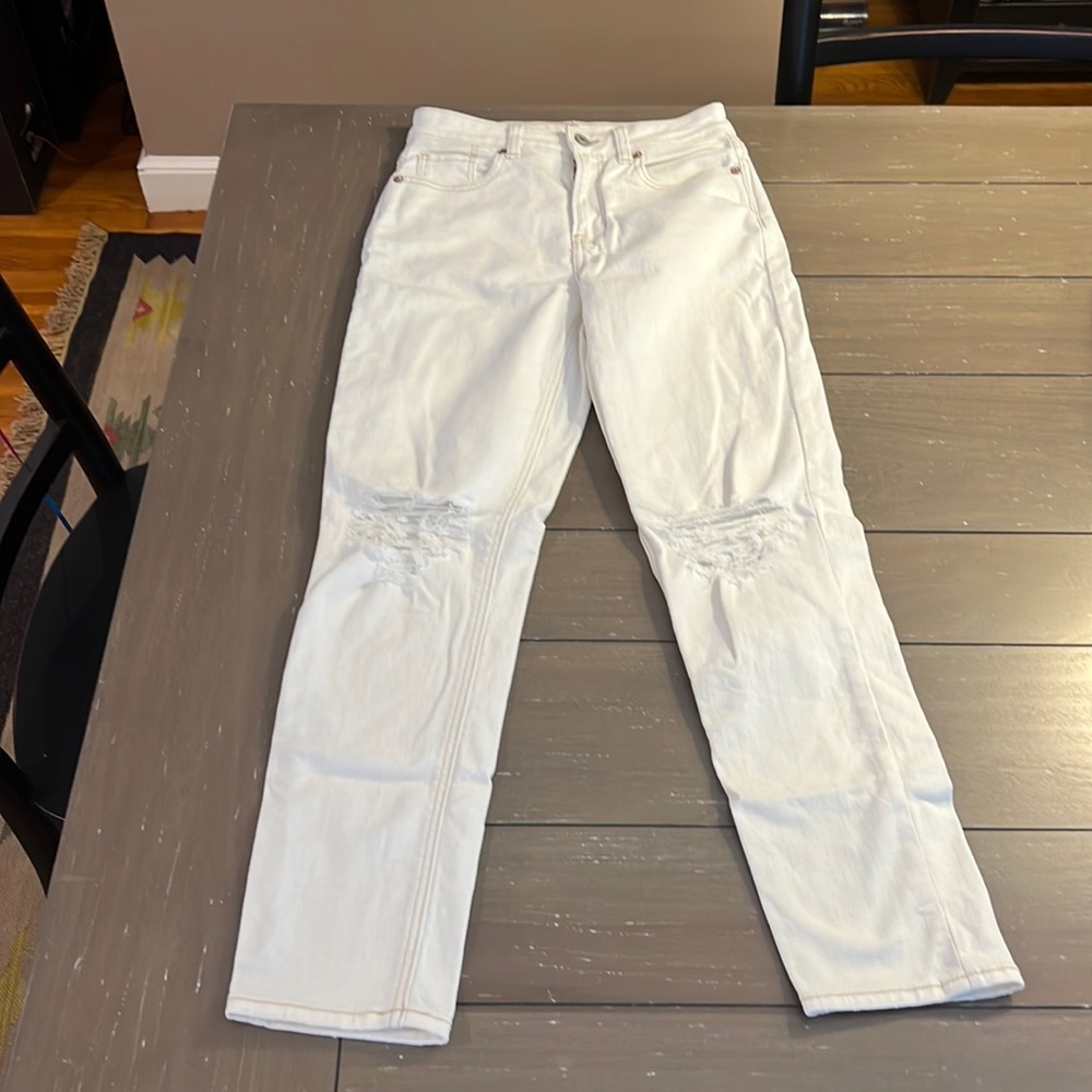 American Eagle white stretch jeans size 0 rips on knees like new golden stitches